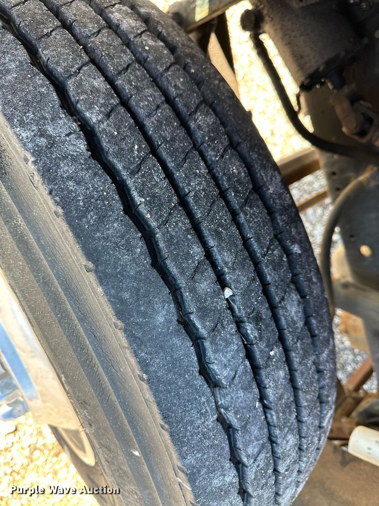 image for item DM2677 1986 International  2375 tank truck