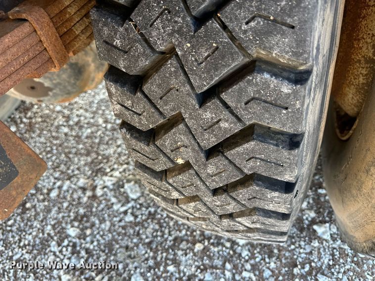 image for item DM2677 1986 International  2375 tank truck