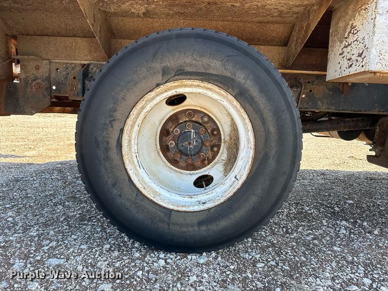 image for item DM2677 1986 International  2375 tank truck