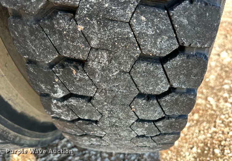 image for item DM2677 1986 International  2375 tank truck