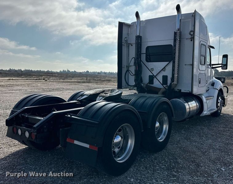 image for item DM2678 2015 Kenworth  T680 semi truck