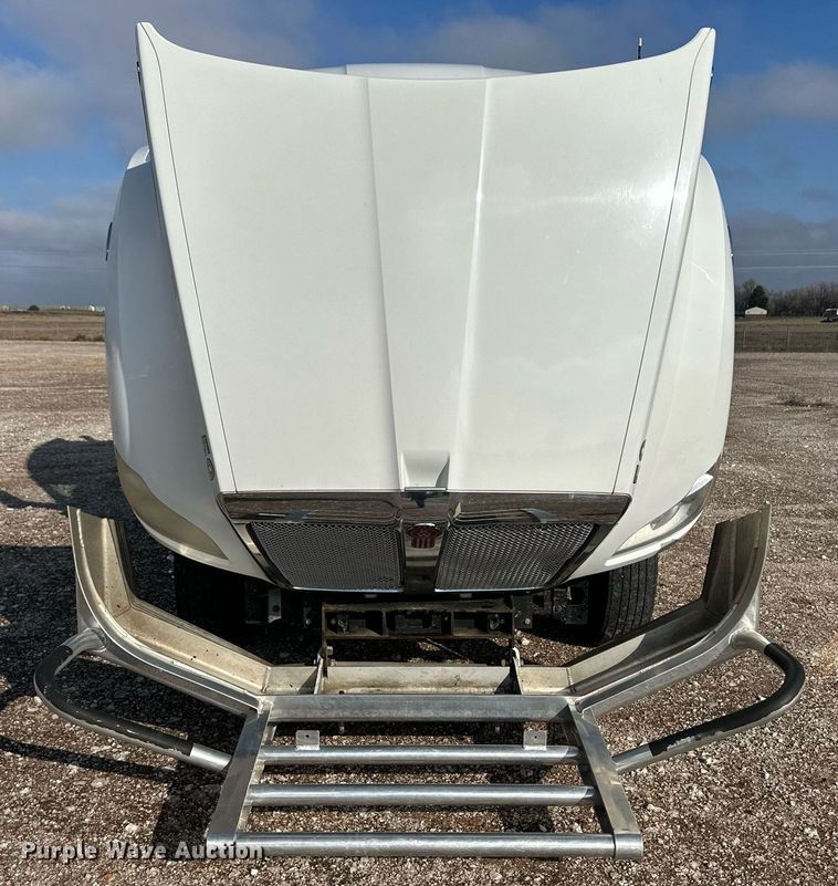 image for item DM2678 2015 Kenworth  T680 semi truck