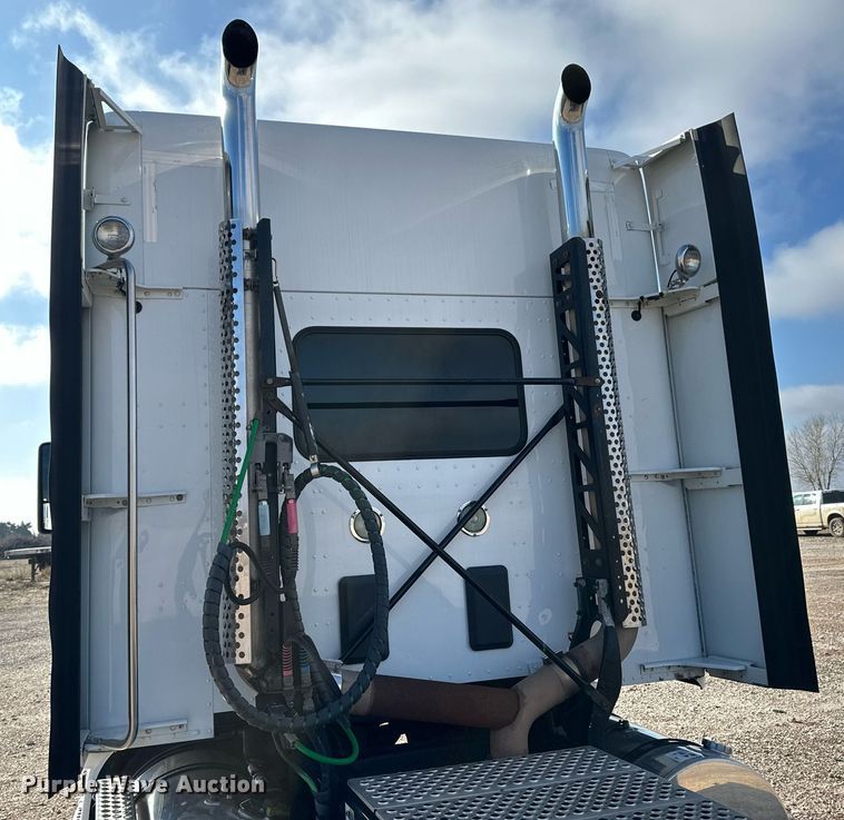 image for item DM2678 2015 Kenworth  T680 semi truck