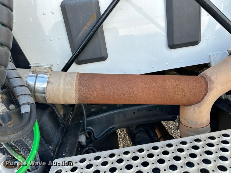 image for item DM2678 2015 Kenworth  T680 semi truck