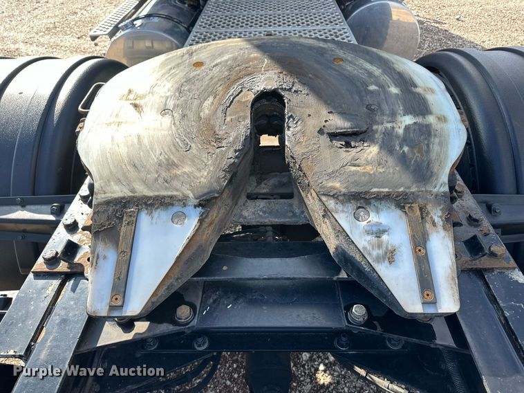 image for item DM2678 2015 Kenworth  T680 semi truck