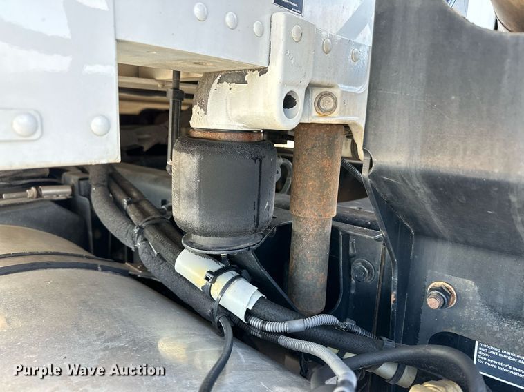 image for item DM2678 2015 Kenworth  T680 semi truck