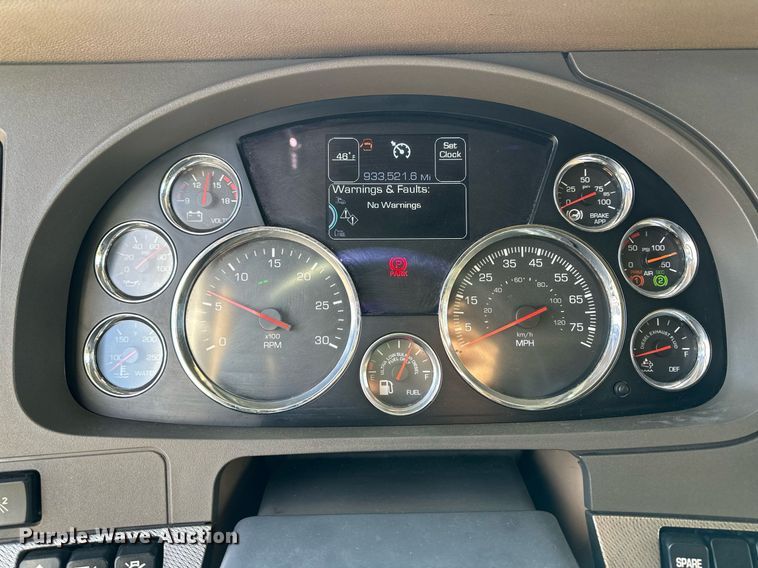 image for item DM2678 2015 Kenworth  T680 semi truck