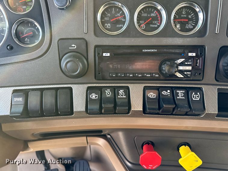 image for item DM2678 2015 Kenworth  T680 semi truck