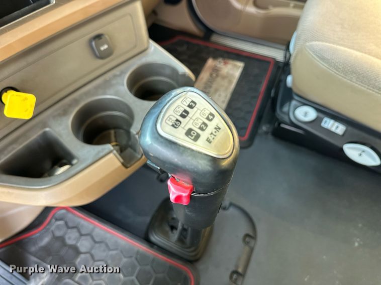 image for item DM2678 2015 Kenworth  T680 semi truck