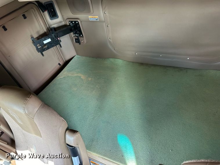 image for item DM2678 2015 Kenworth  T680 semi truck