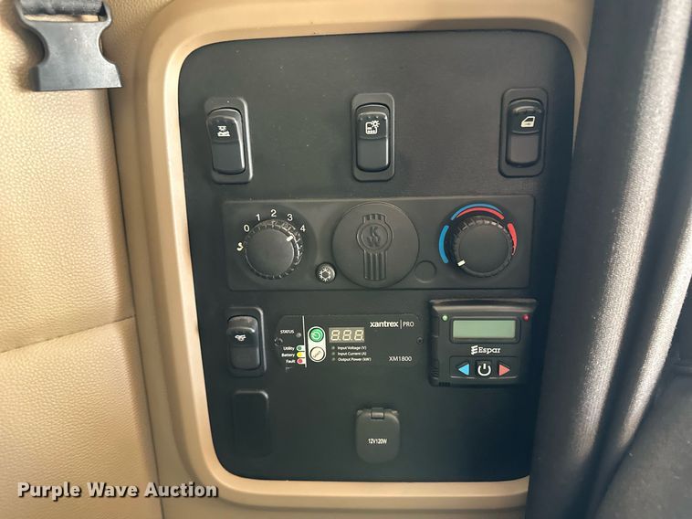 image for item DM2678 2015 Kenworth  T680 semi truck