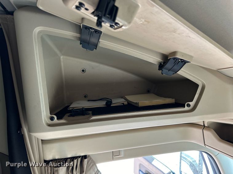 image for item DM2678 2015 Kenworth  T680 semi truck