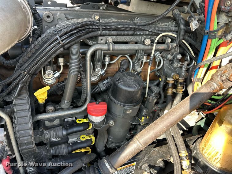 image for item DM2678 2015 Kenworth  T680 semi truck