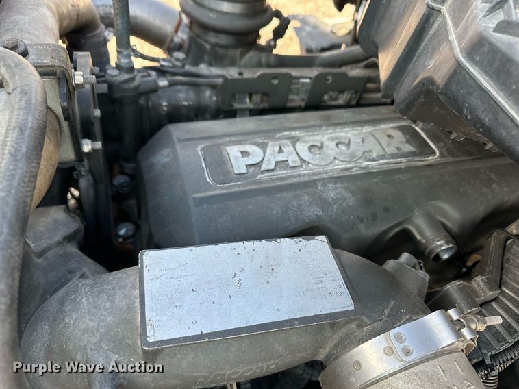 image for item DM2678 2015 Kenworth  T680 semi truck