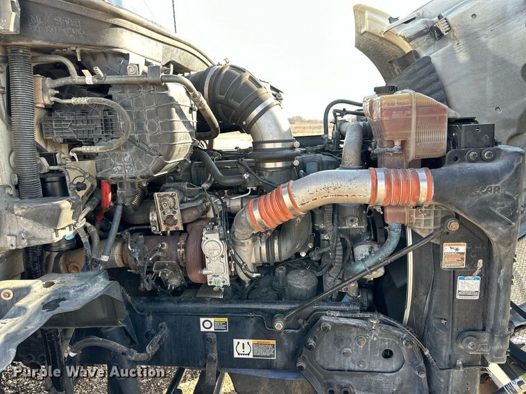 image for item DM2678 2015 Kenworth  T680 semi truck