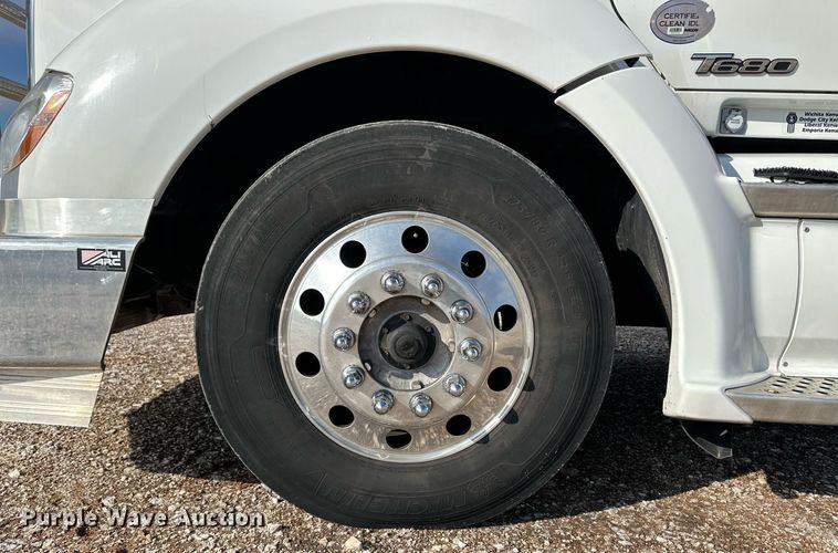 image for item DM2678 2015 Kenworth  T680 semi truck