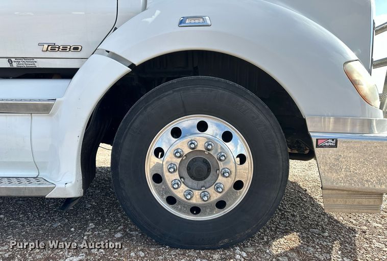 image for item DM2678 2015 Kenworth  T680 semi truck