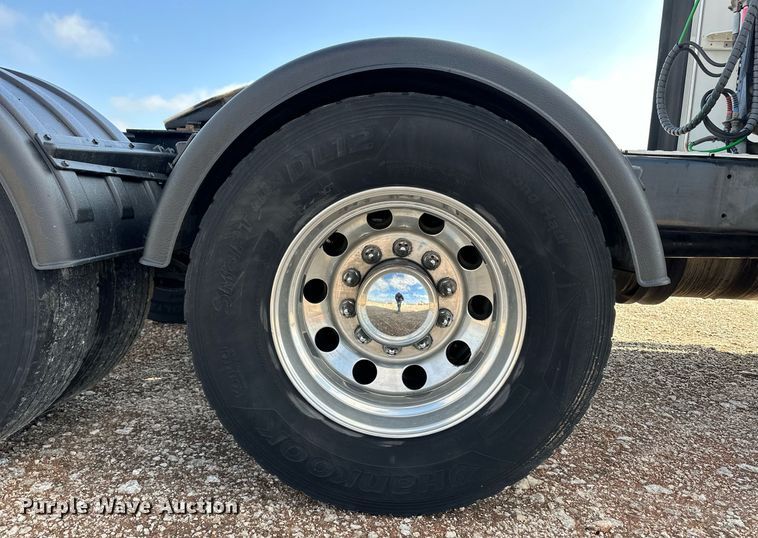 image for item DM2678 2015 Kenworth  T680 semi truck