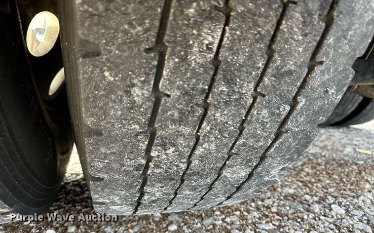 image for item DM2678 2015 Kenworth  T680 semi truck