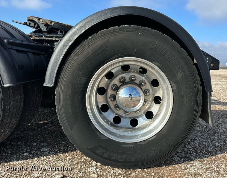 image for item DM2678 2015 Kenworth  T680 semi truck