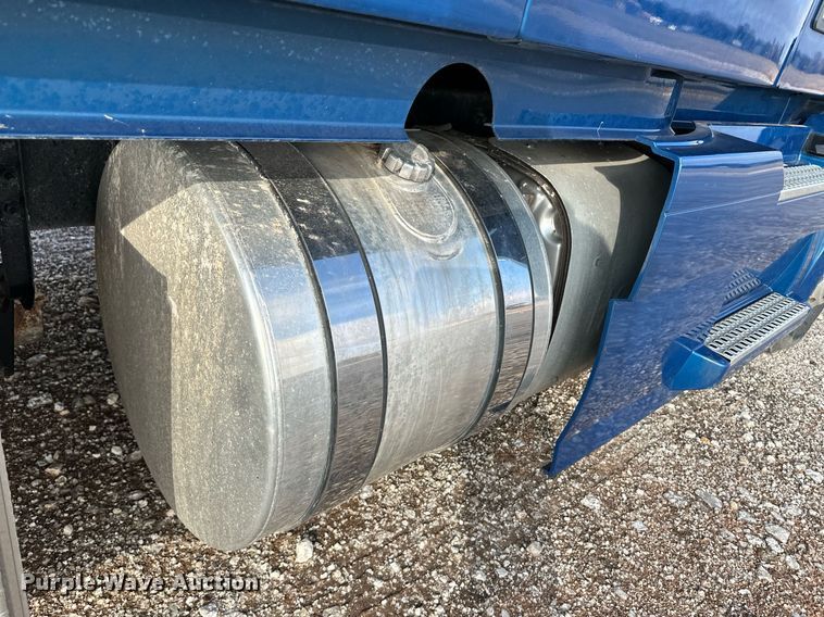 image for item DM2679 2017 Volvo VN Series semi truck