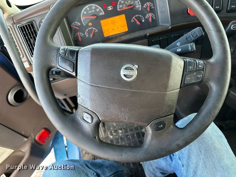 image for item DM2679 2017 Volvo VN Series semi truck