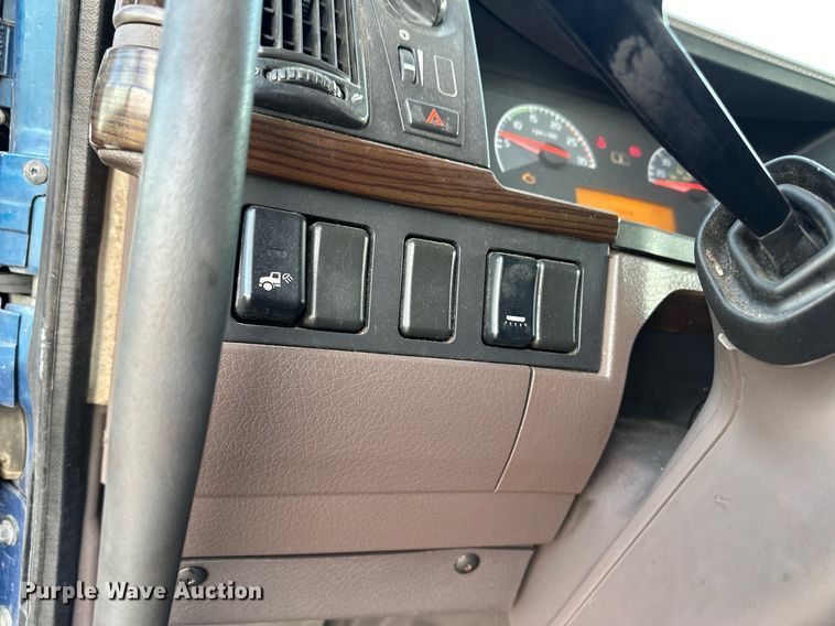 image for item DM2679 2017 Volvo VN Series semi truck