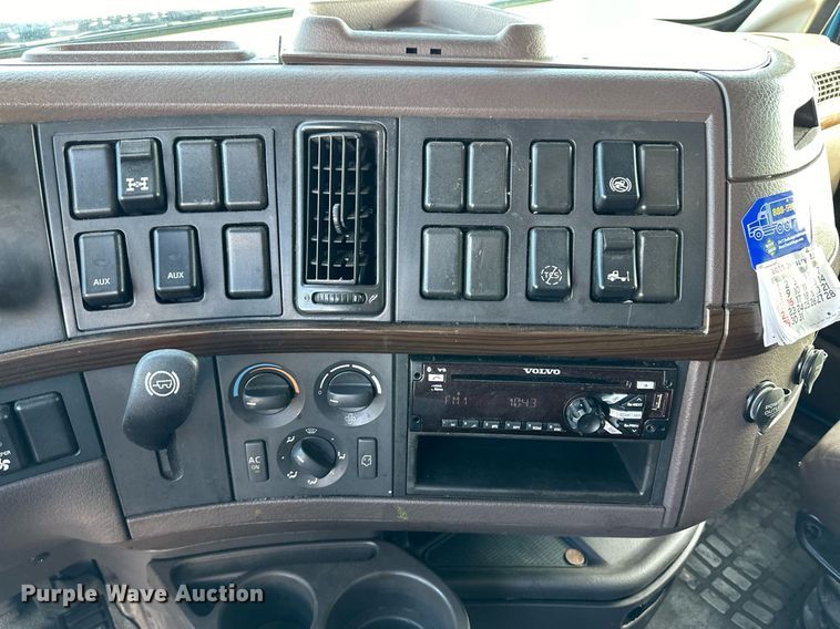 image for item DM2679 2017 Volvo VN Series semi truck