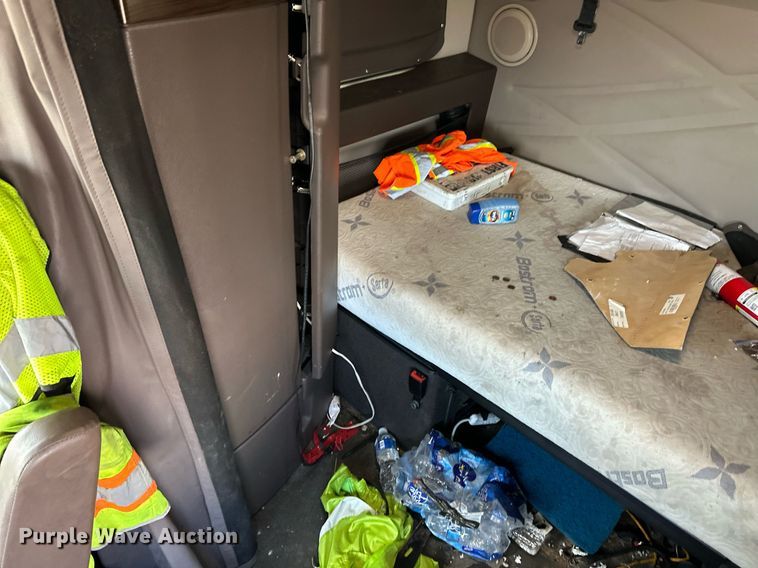 image for item DM2679 2017 Volvo VN Series semi truck