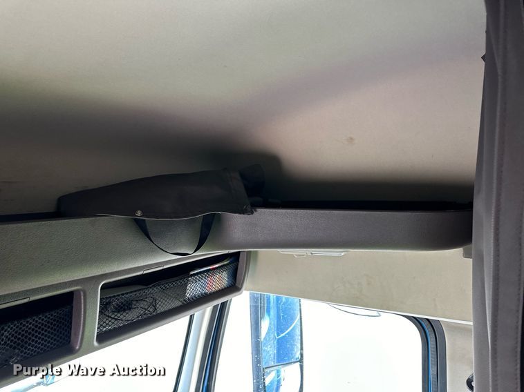 image for item DM2679 2017 Volvo VN Series semi truck