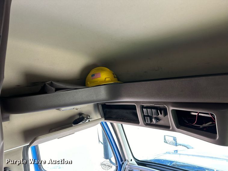 image for item DM2679 2017 Volvo VN Series semi truck