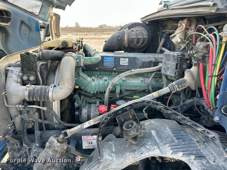 image for item DM2679 2017 Volvo VN Series semi truck