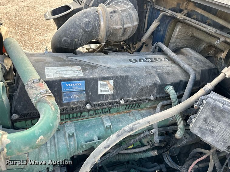 image for item DM2679 2017 Volvo VN Series semi truck