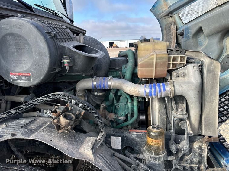 image for item DM2679 2017 Volvo VN Series semi truck