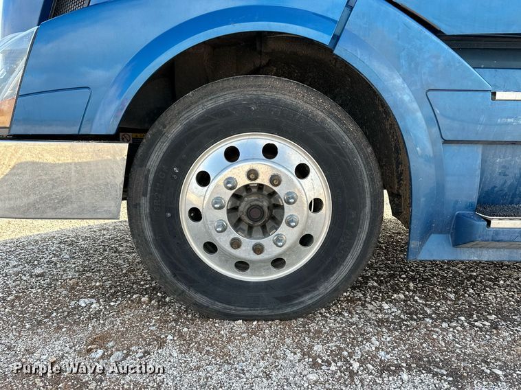 image for item DM2679 2017 Volvo VN Series semi truck