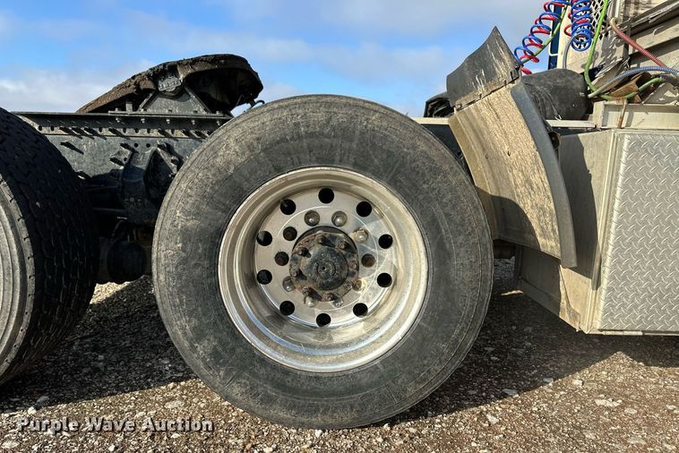 image for item DM2679 2017 Volvo VN Series semi truck