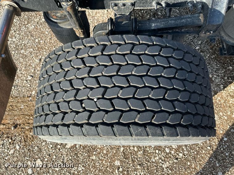 image for item DM2679 2017 Volvo VN Series semi truck