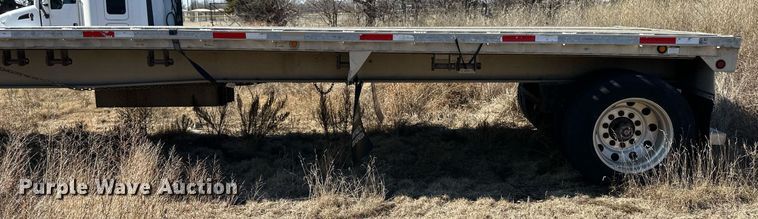 image for item DM2680 2005 Fontaine flatbed trailer