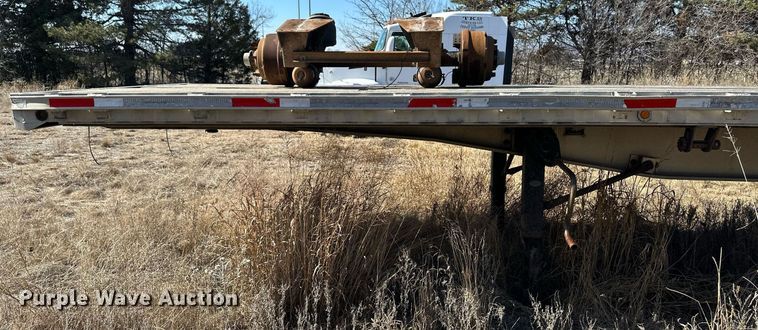 image for item DM2680 2005 Fontaine flatbed trailer