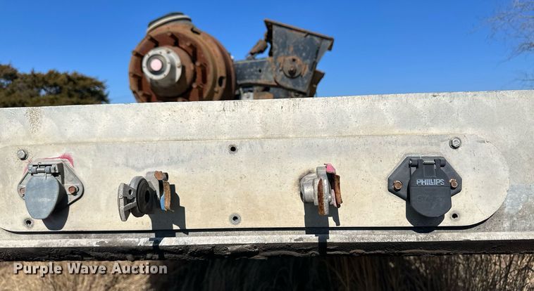 image for item DM2680 2005 Fontaine flatbed trailer