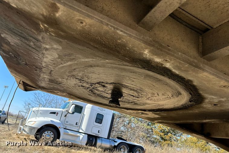 image for item DM2680 2005 Fontaine flatbed trailer