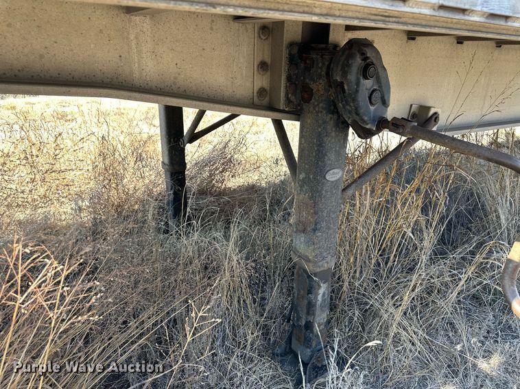 image for item DM2680 2005 Fontaine flatbed trailer