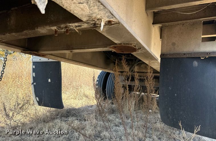 image for item DM2680 2005 Fontaine flatbed trailer