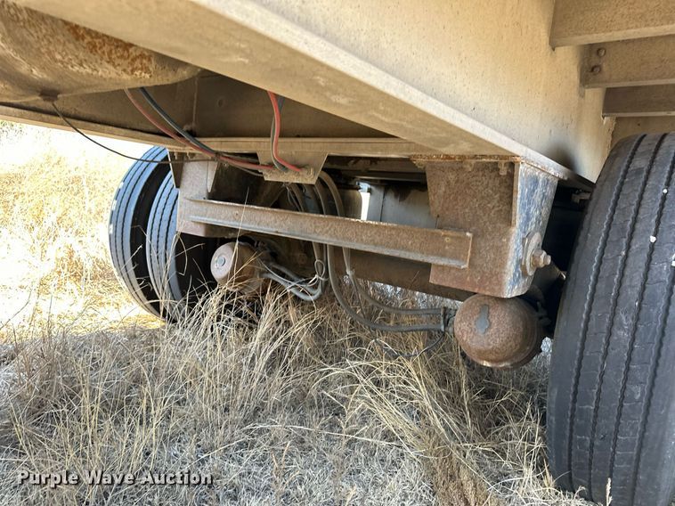 image for item DM2680 2005 Fontaine flatbed trailer