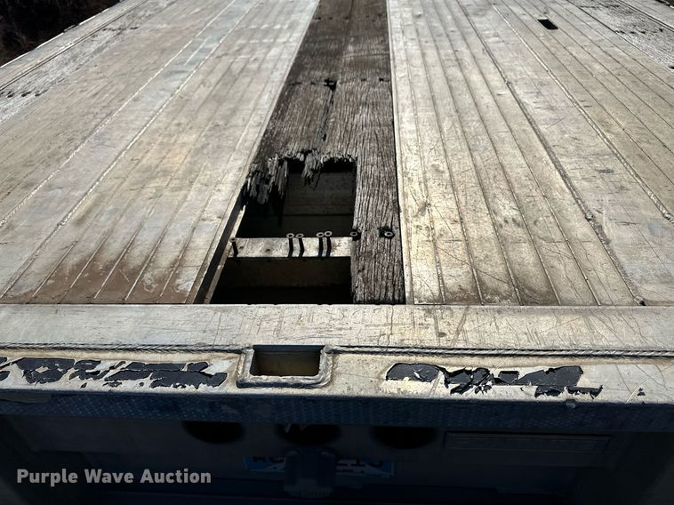 image for item DM2680 2005 Fontaine flatbed trailer