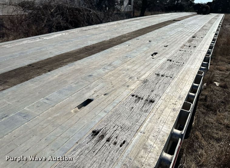 image for item DM2680 2005 Fontaine flatbed trailer