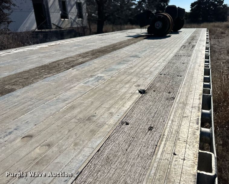 image for item DM2680 2005 Fontaine flatbed trailer