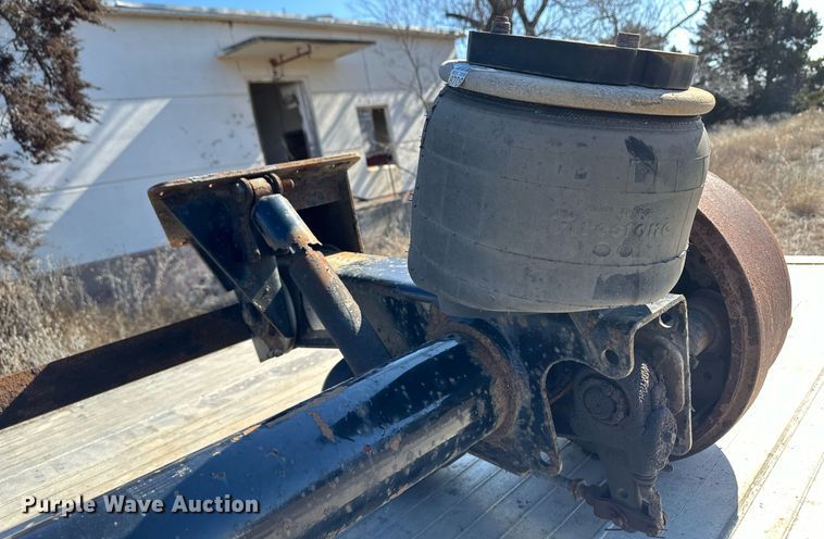 image for item DM2680 2005 Fontaine flatbed trailer