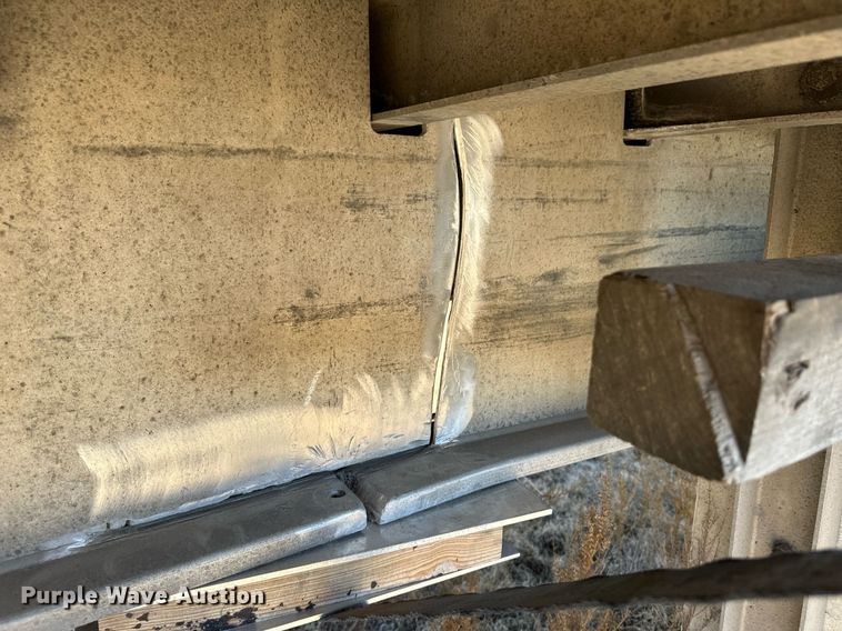 image for item DM2680 2005 Fontaine flatbed trailer