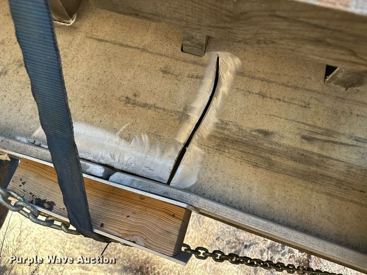 image for item DM2680 2005 Fontaine flatbed trailer